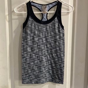 🤑🤑3 for 20$🤑Clima wear space dyed moisture wicking tank with built in bra
